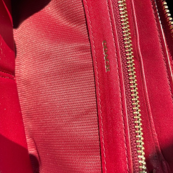 🌟♥️COACH PEBBLE RED AND GOLD ACCENT LONG ZIP AROUND WALLET - Picture 3 of 8